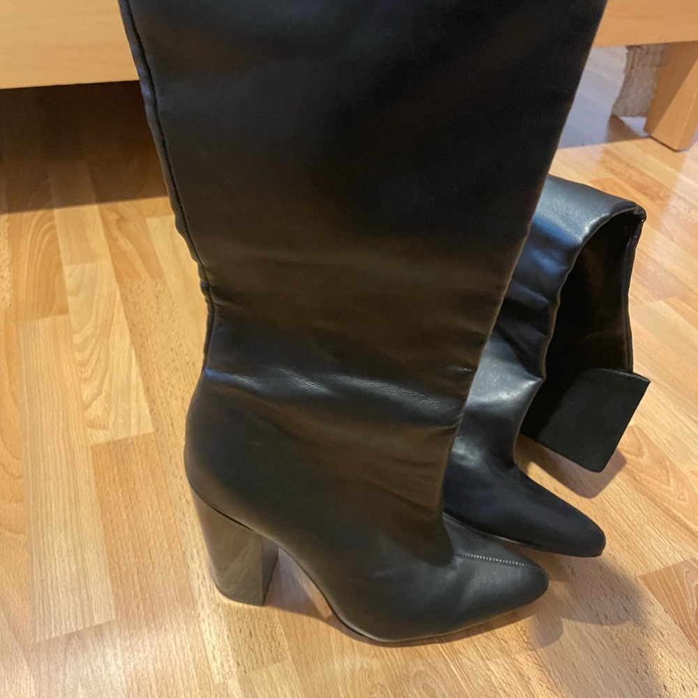 CALVIN KLEIN boot. Brand new. Size 7